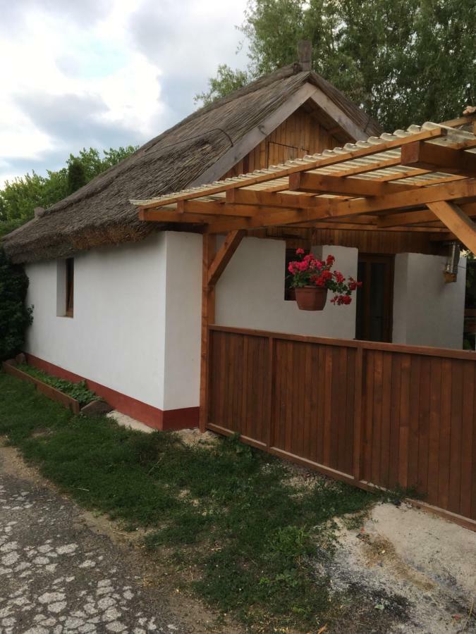 Balatonkenesei Nadfedeles Lovas Vendeghaz Villa Exteriör bild